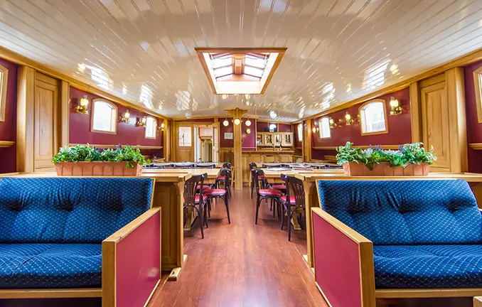 Plattbodenschiff 'Elizabeth' - Salon mit Niedergang Plattbodenschiff 'Elizabeth' - Salon mit Niedergang