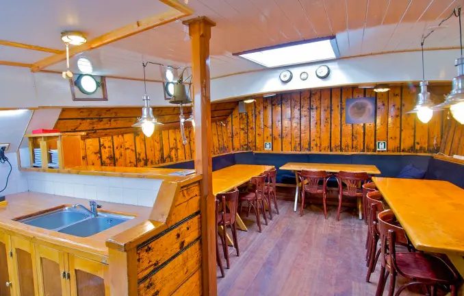 Unter Deck an Bord der Emmalis Plattbodenschiff Emmalis - Salon