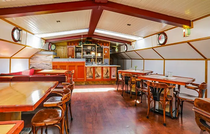 Plattbodenschiff 'Klipper Manna' Salon unter Deck Plattbodenschiff 'Klipper Manna' - unter Deck