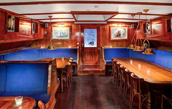 Plattbodenschiff Vliegende Hollander - unter Deck (Frisian Sailing Company) Plattbodenschiff Vliegende Hollander