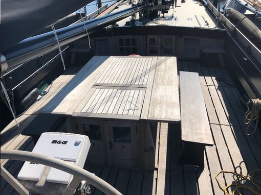 Plattbodenschiff Bint an Deck