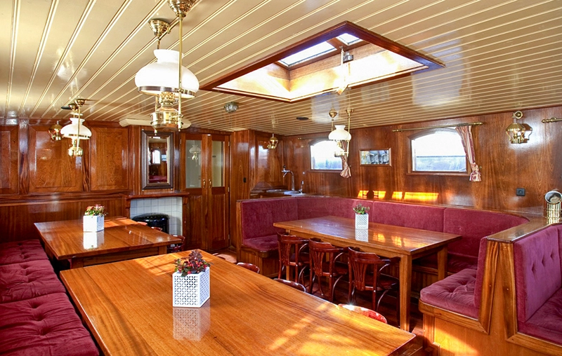 Plattbodenschiff Suydersee - im Salon